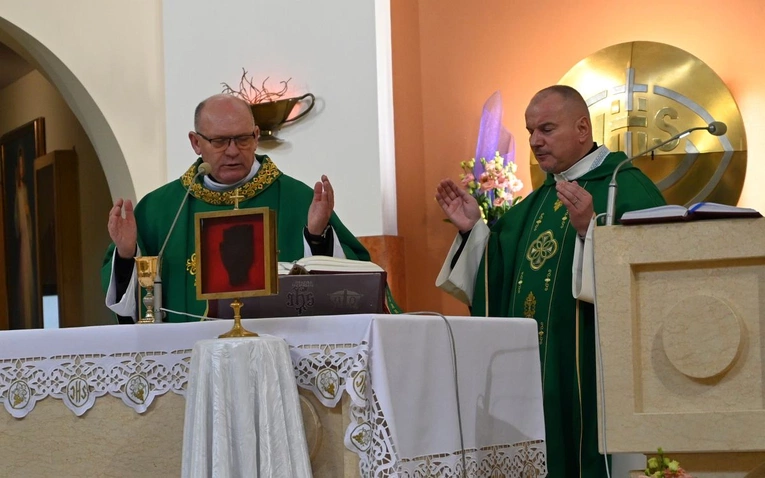 O. Robert Krawiec OFM Cap. i relikwie św. Ojca Pio w Cygańskim Lesie