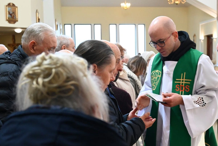 O. Robert Krawiec OFM Cap. i relikwie św. Ojca Pio w Cygańskim Lesie