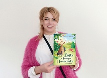 Autorka ze swoją pierwszą publikacją dla dzieci.