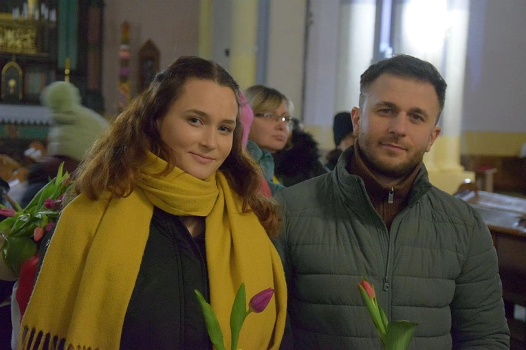 We Mszy św. udział wzięli m.in. Julia Wójcik i Karol Szot, którzy są parą od prawie roku.