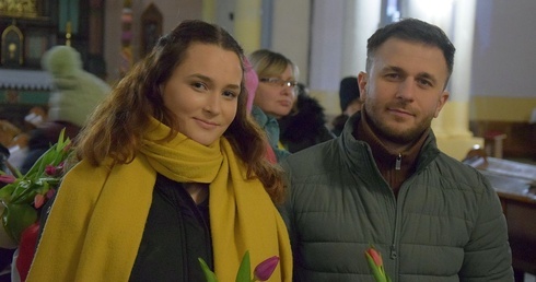 We Mszy św. udział wzięli m.in. Julia Wójcik i Karol Szot, którzy są parą od prawie roku.