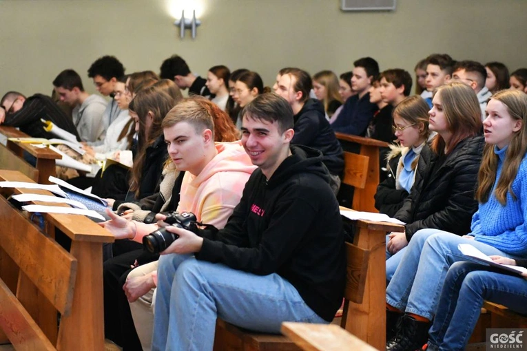 Środa Popielcowa na oazowych rekolekcjach w Rokitnie