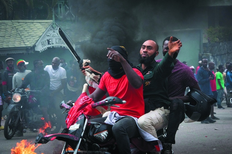 Bóg na wyspie śmierci. Uprowadzenie sióstr zakonnych na Haiti przypomniało o rozgrywającym się tam dramacie