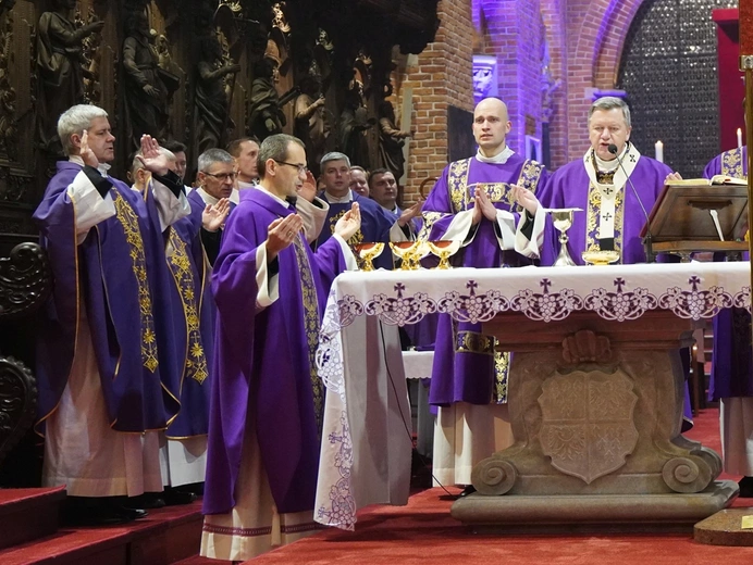 Środa Popielcowa w katedrze wrocławskiej