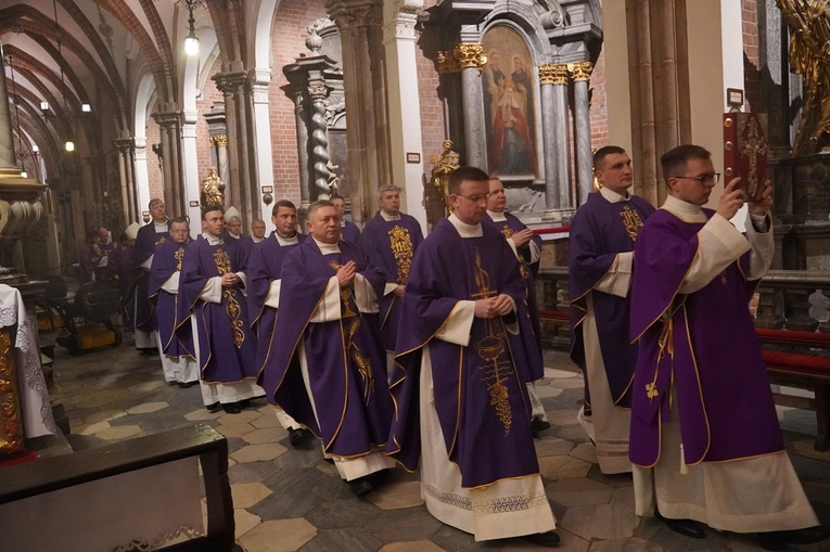 Środa Popielcowa w katedrze wrocławskiej