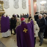 Liturgia stacyjna w Opolu. Msza św. z obrzędem posypania głów popiołem