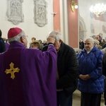 Liturgia stacyjna w Opolu. Msza św. z obrzędem posypania głów popiołem