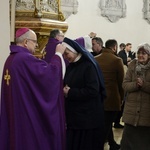 Liturgia stacyjna w Opolu. Msza św. z obrzędem posypania głów popiołem