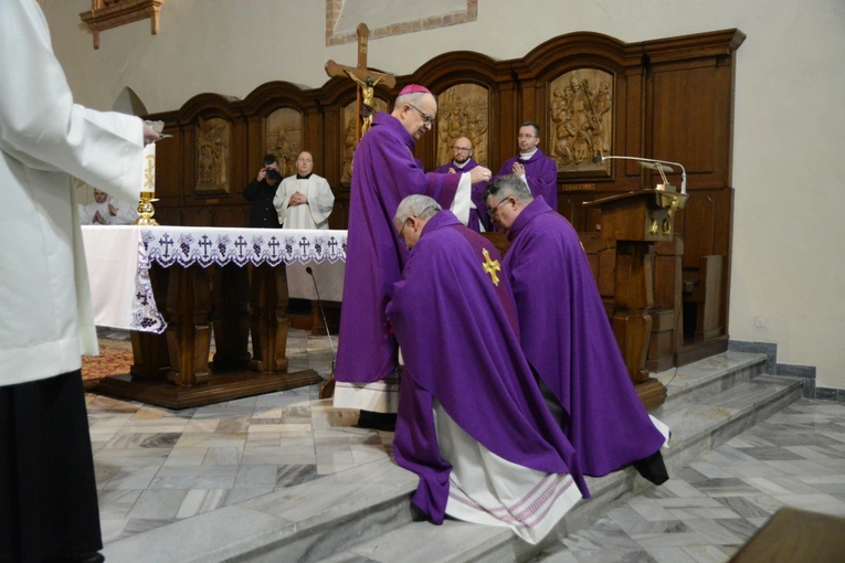 Liturgia stacyjna w Opolu. Msza św. z obrzędem posypania głów popiołem