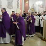 Liturgia stacyjna w Opolu. Msza św. z obrzędem posypania głów popiołem