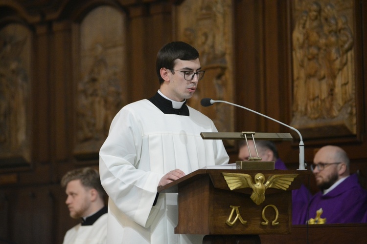 Liturgia stacyjna w Opolu. Msza św. z obrzędem posypania głów popiołem