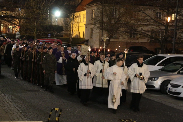 Płock. Procesja pokutna w Popielec