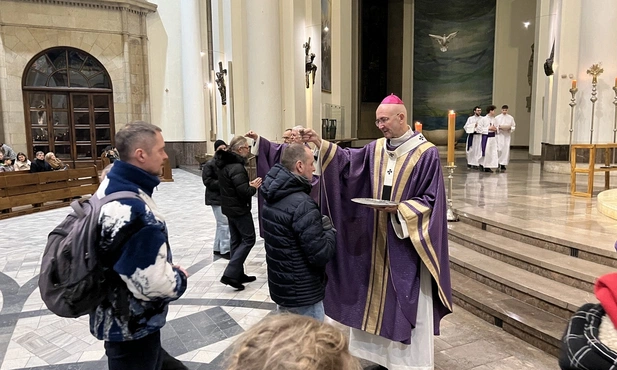 Abp Galbas w Środę Popielcową: Post to nie tylko i nie przede wszystkim ryba zamiast mięsa i ser zamiast wędliny!