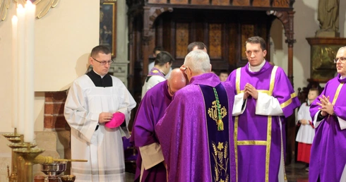 Posypmy głowy popiołem...