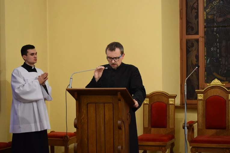 Modlitwa za zranionych w Kościele