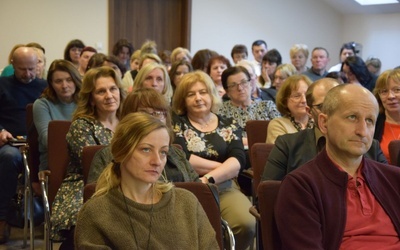 Doradcy życia rodzinnego wysłuchali prelekcji o genetycznych, moralnych, filozoficznych, teologicznych i prawnych aspekty zapłodnienia in vitro.