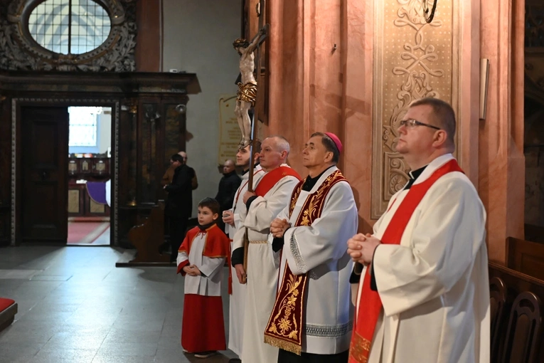  Droga Krzyżowa w intencji ofiar przemocy i wykorzystywania seksualnego