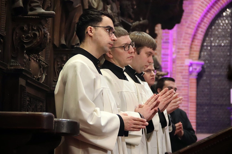 Przyjęcie posługi akolitatu w katedrze wrocławskiej 2024