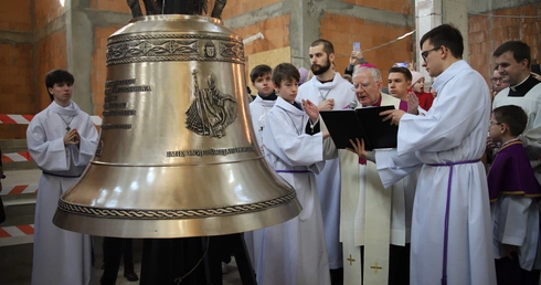 W parafii św. Jana Pawła II w Krakowie został poświęcony dzwon noszący imię jej patrona