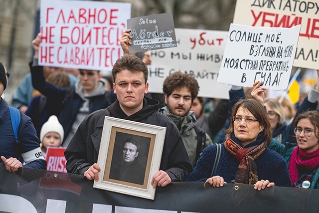 	Demonstracja przeciwników reżimu Putina przed ambasadą rosyjską w Berlinie, 18 lutego 2024 r.
