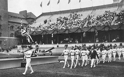 	Drużyna brytyjska podczas defilady inaugurującej igrzyska w Sztokholmie.