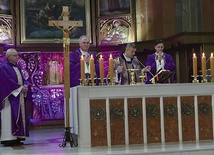 Droga Krzyżowa w katedrze św. Mikołaja.