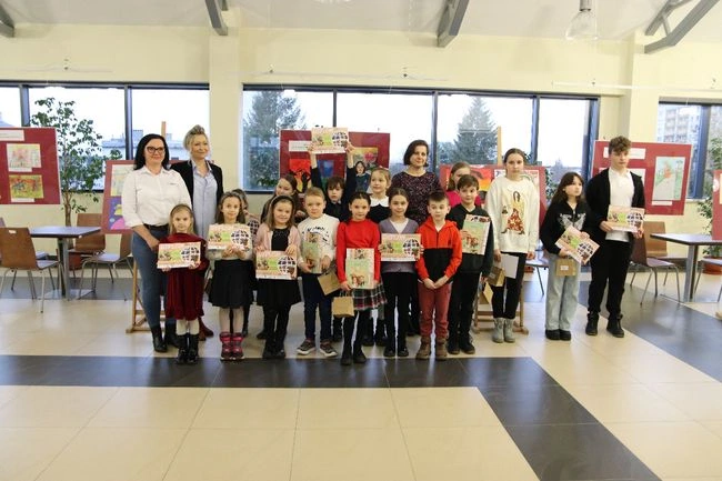 Laureaci konkursu na wspólnej fotce.