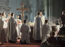 Najświętsza ofiara sprawowana w bazylice kolegiackiej Wniebowzięcia Najświętszej Maryi Panny w Krzeszowie.
