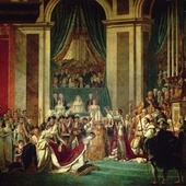 Koronację Napoleona i Józefiny uwiecznił Jacques-Louis David. W rzeczywistości przygnębiony Pius VII siedział bez ruchu – gest błogosławieństwa kazał namalować cesarz.