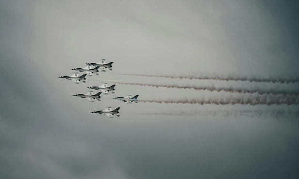 Stoltenberg: Po otrzymaniu samolotów F-16 Ukraina będzie mogła atakować rosyjskie cele poza swoim krajem