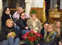 Kobiety w kościele św. Jadwigi Królowej w Radomiu.