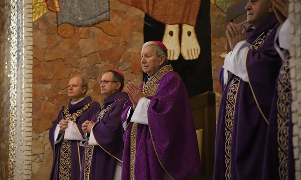 Bp Muskus: Uczeń Jezusa kocha także tych, którzy śmieją się ze świętości