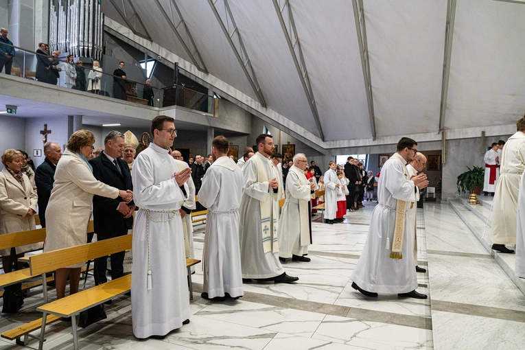 Katowice-Piotrowice. Święcenia diakona Mateusza Ochojskiego