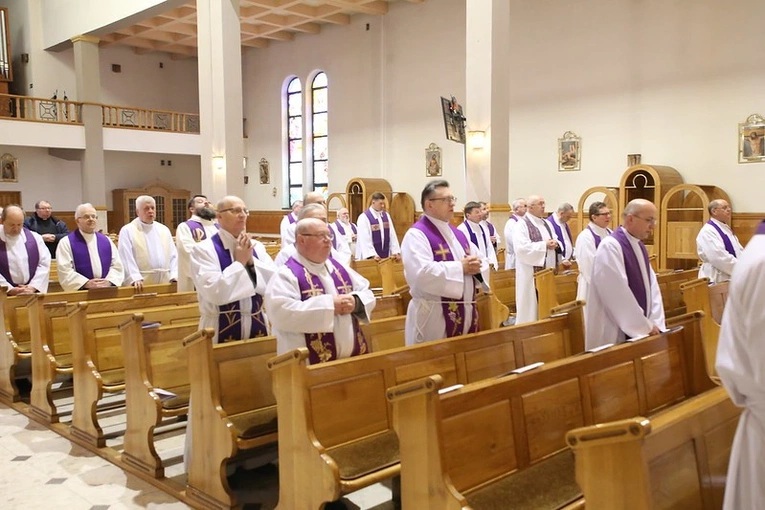 Modlitwa pokutna kapłanów w Trzebini-Sierszy