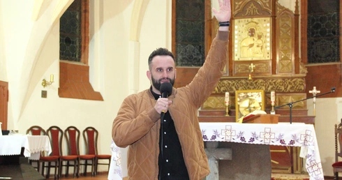 Bóg nie jest kimś dalekim, kimś z kosmosu