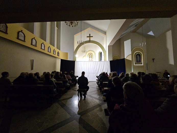 Droga Krzyżowa w Mesznej Opackiej