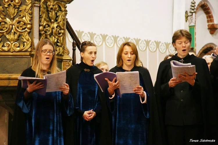 Ciechanów. Koncert pieśni pasyjnych