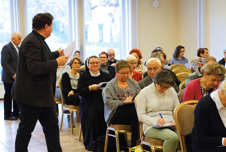 Zajęcia prowadzą bibliści związani z WSD  w Elblągu.