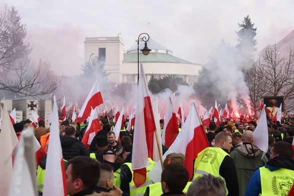 Hołownia proponuje rolniczy "okrągły stół"