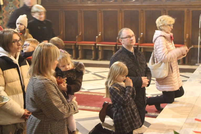 Ciechanów. Peregrynacja relikwii bł. rodziny Ulmów