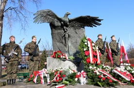 Przy pomniku Żołnierzy Zrzeszenia Wolność i Niezawisłość "Żołnierze Wyklęci" delegacje złożą wiązanki.