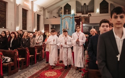 Bierzmowanie w parafii pw. Ducha Świętego i św. Katarzyny Aleksandryjskiej w Gdyni-Obłużu