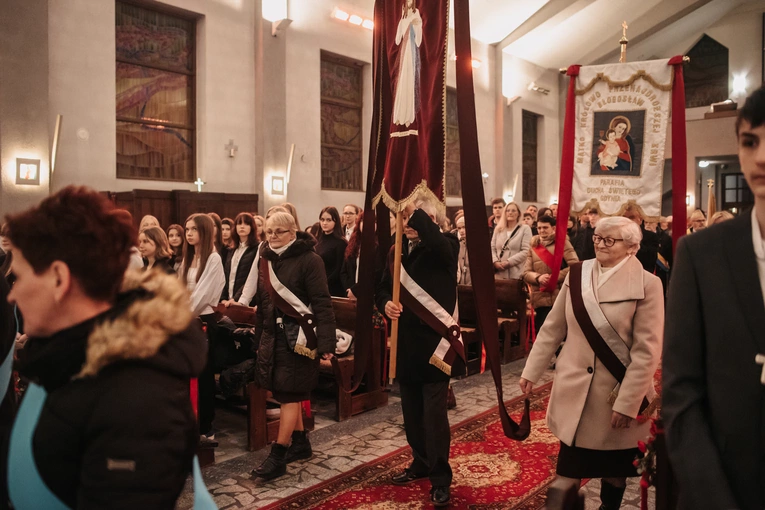 Bierzmowanie w parafii pw. Ducha Świętego i św. Katarzyny Aleksandryjskiej w Gdyni-Obłużu