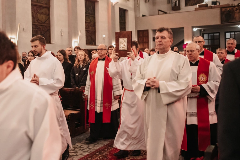 Bierzmowanie w parafii pw. Ducha Świętego i św. Katarzyny Aleksandryjskiej w Gdyni-Obłużu