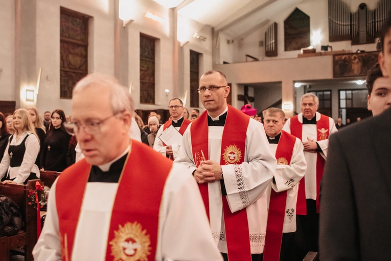 Bierzmowanie w parafii pw. Ducha Świętego i św. Katarzyny Aleksandryjskiej w Gdyni-Obłużu