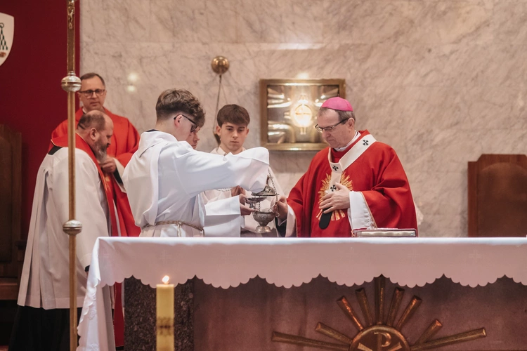 Bierzmowanie w parafii pw. Ducha Świętego i św. Katarzyny Aleksandryjskiej w Gdyni-Obłużu