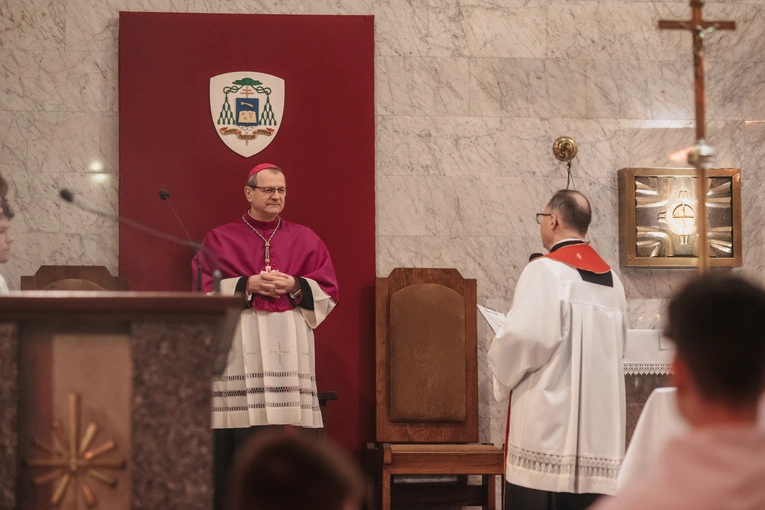 Bierzmowanie w parafii pw. Ducha Świętego i św. Katarzyny Aleksandryjskiej w Gdyni-Obłużu