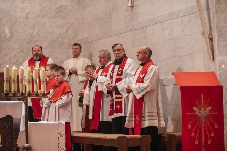 Bierzmowanie w parafii pw. Ducha Świętego i św. Katarzyny Aleksandryjskiej w Gdyni-Obłużu