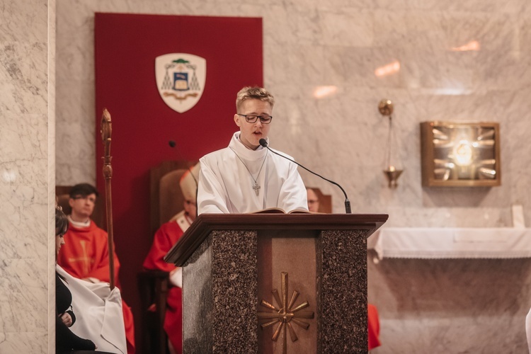 Bierzmowanie w parafii pw. Ducha Świętego i św. Katarzyny Aleksandryjskiej w Gdyni-Obłużu