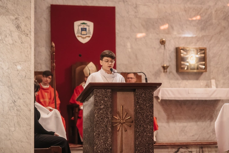 Bierzmowanie w parafii pw. Ducha Świętego i św. Katarzyny Aleksandryjskiej w Gdyni-Obłużu